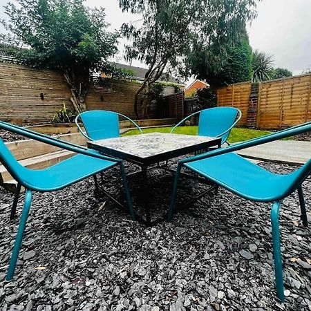 Entire Modern House In Tamworth - 2 Double Beds + Free Parking Villa Kültér fotó