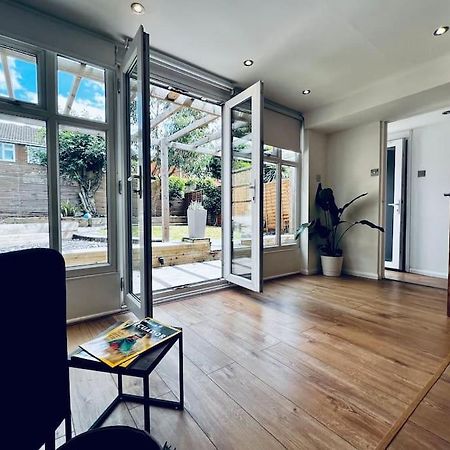 Entire Modern House In Tamworth - 2 Double Beds + Free Parking Villa Kültér fotó