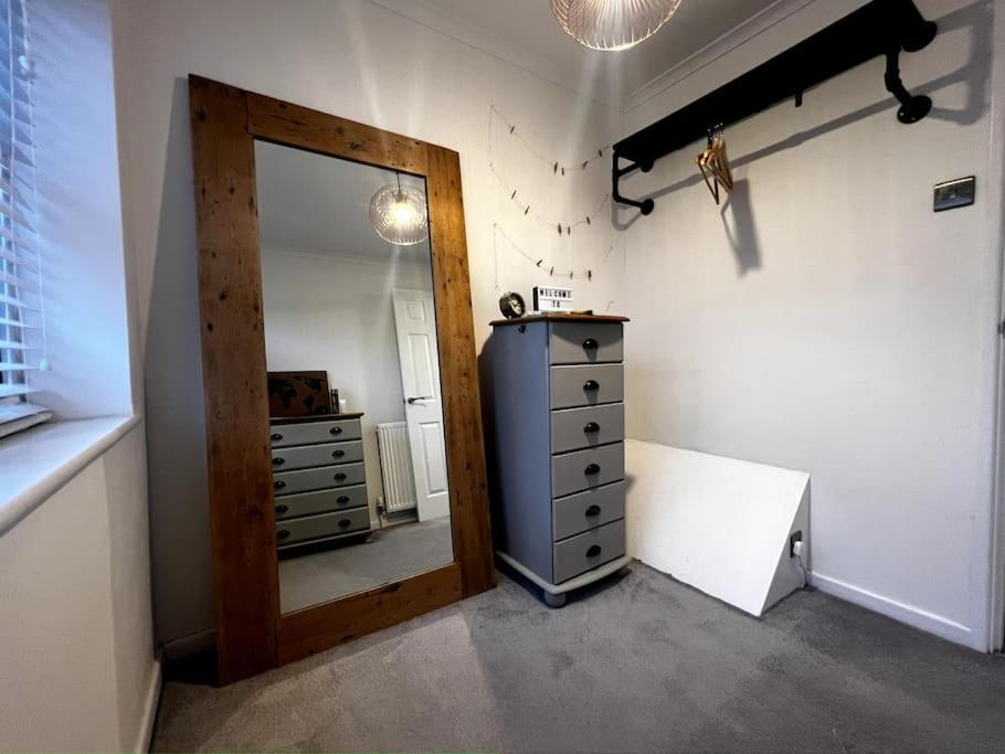 Entire Modern House In Tamworth - 2 Double Beds + Free Parking Villa Kültér fotó