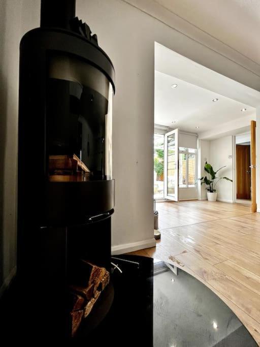 Entire Modern House In Tamworth - 2 Double Beds + Free Parking Villa Kültér fotó