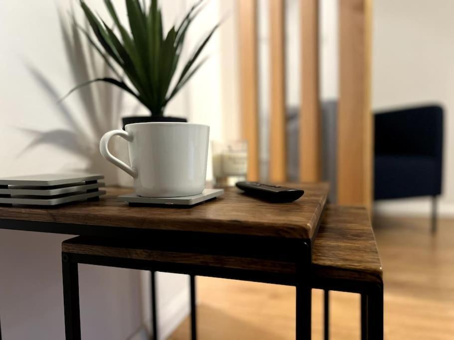 Entire Modern House In Tamworth - 2 Double Beds + Free Parking Villa Kültér fotó