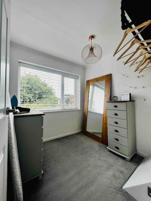 Entire Modern House In Tamworth - 2 Double Beds + Free Parking Villa Kültér fotó