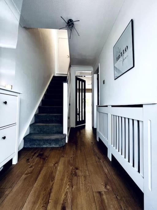 Entire Modern House In Tamworth - 2 Double Beds + Free Parking Villa Kültér fotó