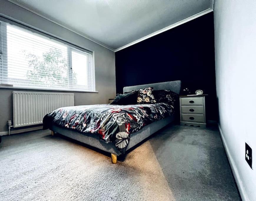 Entire Modern House In Tamworth - 2 Double Beds + Free Parking Villa Kültér fotó